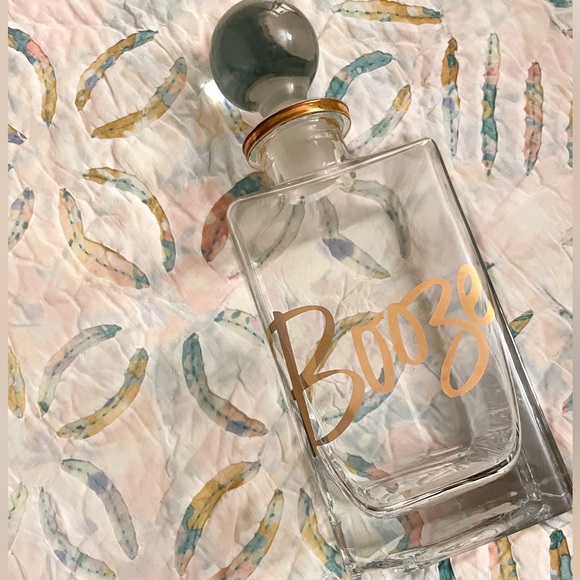 NWT Rosanna Chez Elle Clear and Gold “Booze” Decanter - Picture 5 of 7
